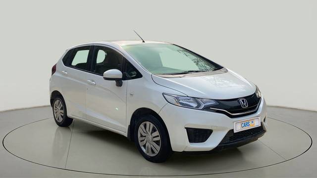 https://images10.gaadi.com/usedcar_image/3691151/original/slot__1-7-Exterior-13275950703-55709897ee5647119ca14607560ebe5b-Exterior-6.jpg?imwidth=6400