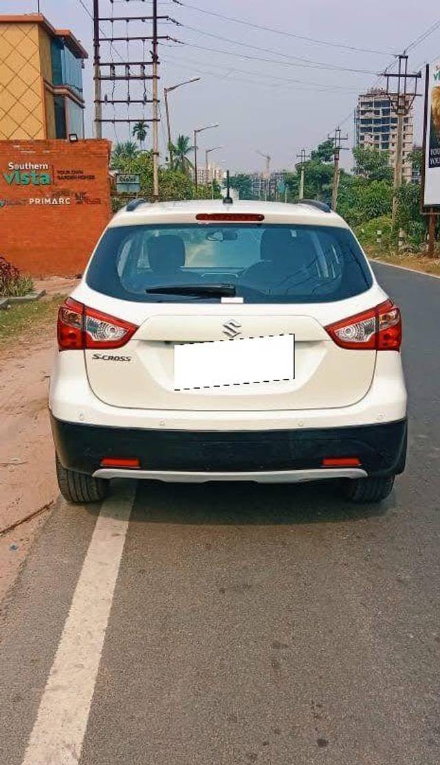 https://images10.gaadi.com/usedcar_image/3691153/original/processed_img2923137__usedcar_img_20231127_wa0023_11281701081014_1701081105.jpg?imwidth=6401