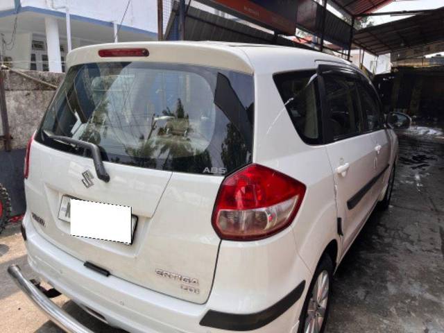 https://images10.gaadi.com/usedcar_image/3691159/original/processed_4571491b-701e-49e9-a500-b7e578b27fbc.jpeg?imwidth=6401