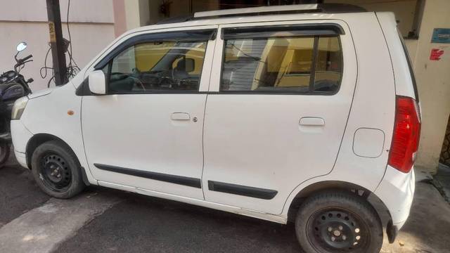 https://images10.gaadi.com/usedcar_image/3691160/original/processed_f1d6979c-0c62-4659-86e0-404072674a2b.jpg?imwidth=6400