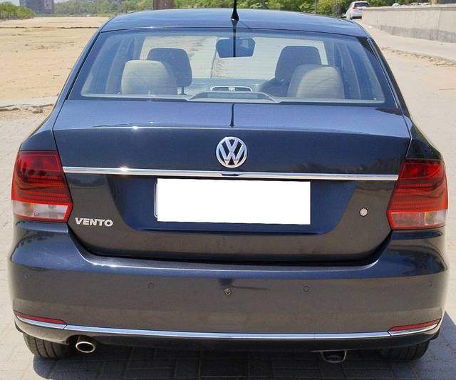 https://images10.gaadi.com/usedcar_image/3691181/original/processed_img2923150__usedcar_17_2923150_1701082907.jpg?imwidth=6402