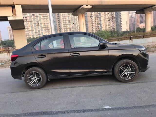 https://images10.gaadi.com/usedcar_image/3691194/original/img2923155__used_car_2923155_1701103510.jpg?imwidth=6401