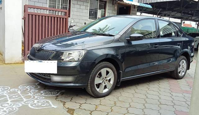 https://images10.gaadi.com/usedcar_image/3691199/original/processed_img2923157__usedcar_3_5701701083528_1701083579.jpeg?imwidth=6402