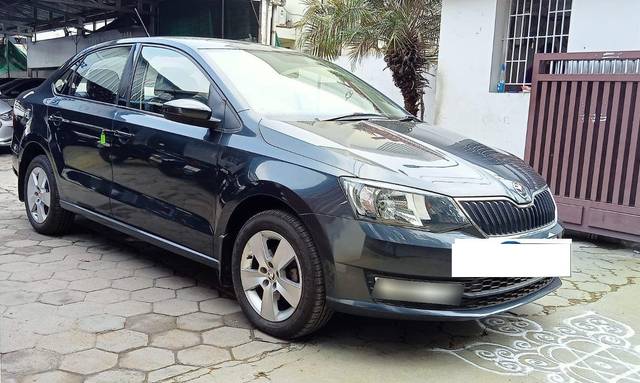 https://images10.gaadi.com/usedcar_image/3691199/original/processed_img2923157__usedcar_4_5701701083528_1701083610.jpeg?imwidth=6400