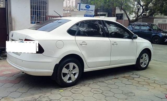 https://images10.gaadi.com/usedcar_image/3691207/original/processed_img2923164__usedcar_15_5701701083713_1701083743.jpeg?imwidth=6401