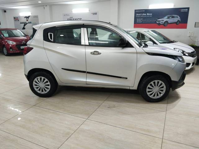 https://images10.gaadi.com/usedcar_image/3691239/original/processed_img2923185__used_car_2923185_1701084624.jpg?imwidth=6401