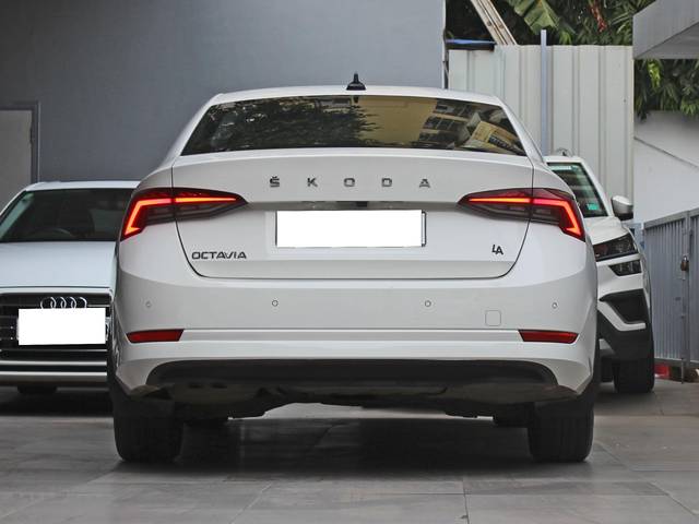 https://images10.gaadi.com/usedcar_image/3691244/original/processed_img2923187__usedcar_5_92171701084847_1701084853.jpg?imwidth=6402