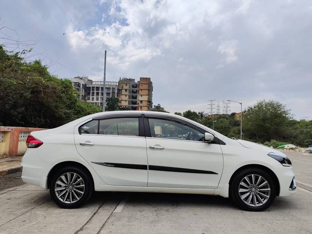 https://images10.gaadi.com/usedcar_image/3691256/original/img2923193__used_car_2923193_1701085237.jpg?imwidth=6401