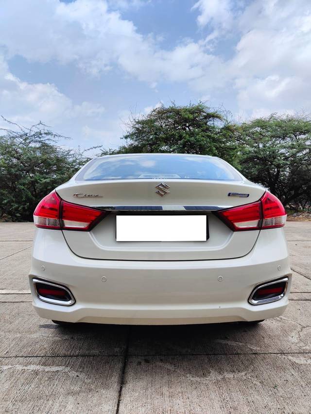 https://images10.gaadi.com/usedcar_image/3691256/original/processed_img2923193__used_car_2923193_1701085239.jpg?imwidth=6402