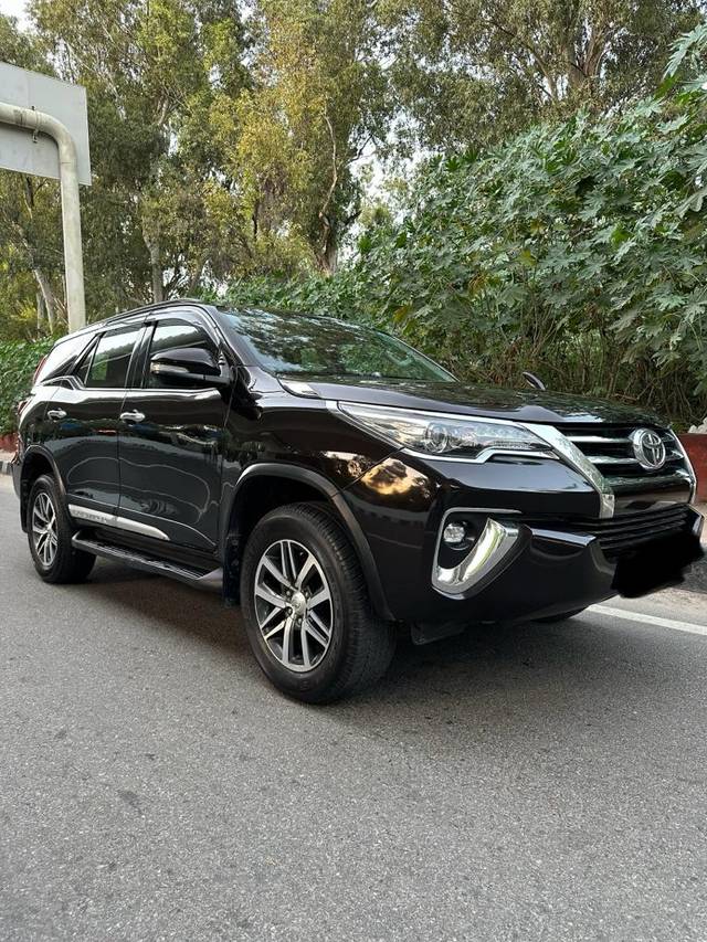 https://images10.gaadi.com/usedcar_image/3691267/original/img2923202__usedcar_photo_2023_11_24_16_08_47_1__7601701085266_1701085275.jpg?imwidth=6400