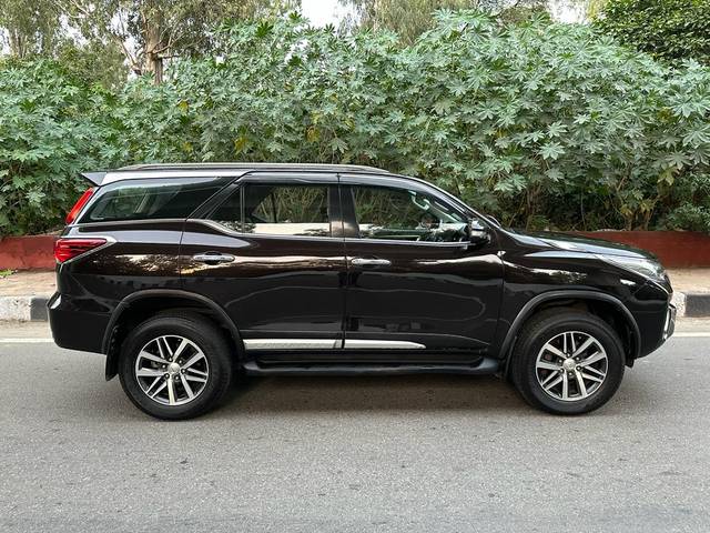 https://images10.gaadi.com/usedcar_image/3691267/original/img2923202__usedcar_photo_2023_11_24_16_08_48_1__7601701085266_1701085275.jpg?imwidth=6401