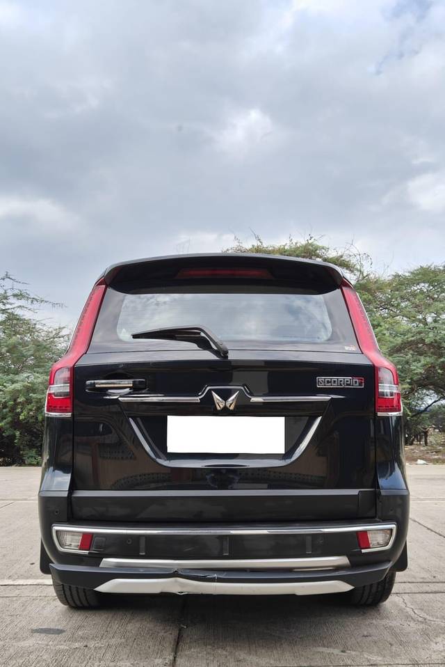 https://images10.gaadi.com/usedcar_image/3691274/original/processed_img2923205__used_car_2923205_1701085804.jpg?imwidth=6402