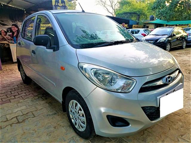 https://images10.gaadi.com/usedcar_image/3691282/original/processed_img2923209__usedcar_4_11__2923209_1701086079.jpg?imwidth=6400