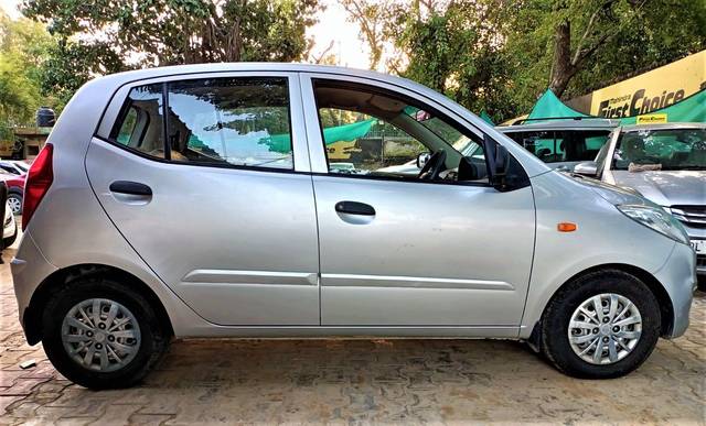 https://images10.gaadi.com/usedcar_image/3691282/original/processed_img2923209__usedcar_4_14__2923209_1701086079.jpg?imwidth=6401