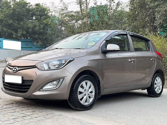 https://images10.gaadi.com/usedcar_image/3691315/original/processed_img2923222__usedcar_img_8173_28581701086926_1701087195.jpg?imwidth=6400