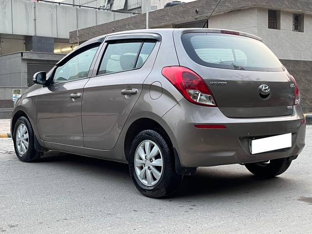 https://images10.gaadi.com/usedcar_image/3691315/original/processed_img2923222__usedcar_img_8175_28581701086926_1701087197.jpg?imwidth=6402