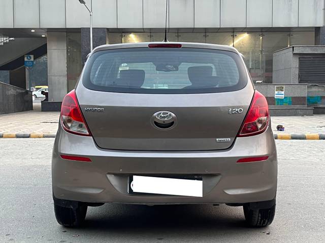 https://images10.gaadi.com/usedcar_image/3691315/original/processed_img2923222__usedcar_img_8176_28581701086926_1701087198.jpg?imwidth=6401