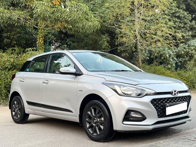 https://images10.gaadi.com/usedcar_image/3691374/original/processed_img2923254__usedcar_img_7777_28581701088888_1701088951.jpg?imwidth=6400
