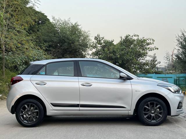 https://images10.gaadi.com/usedcar_image/3691374/original/processed_img2923254__usedcar_img_7781_28581701088888_1701088950.jpg?imwidth=6401