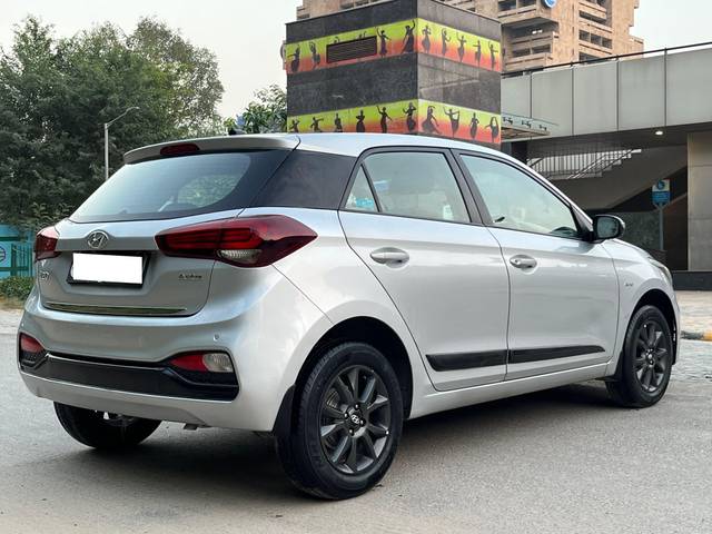 https://images10.gaadi.com/usedcar_image/3691374/original/processed_img2923254__usedcar_img_7783_28581701088888_1701088949.jpg?imwidth=6402