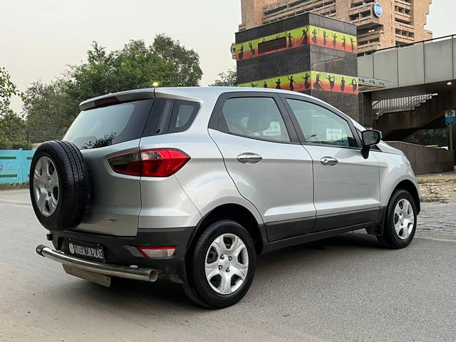 https://images10.gaadi.com/usedcar_image/3691430/original/processed_img2923277__usedcar_img_7352_28581701090295_1701090907.jpg?imwidth=6402