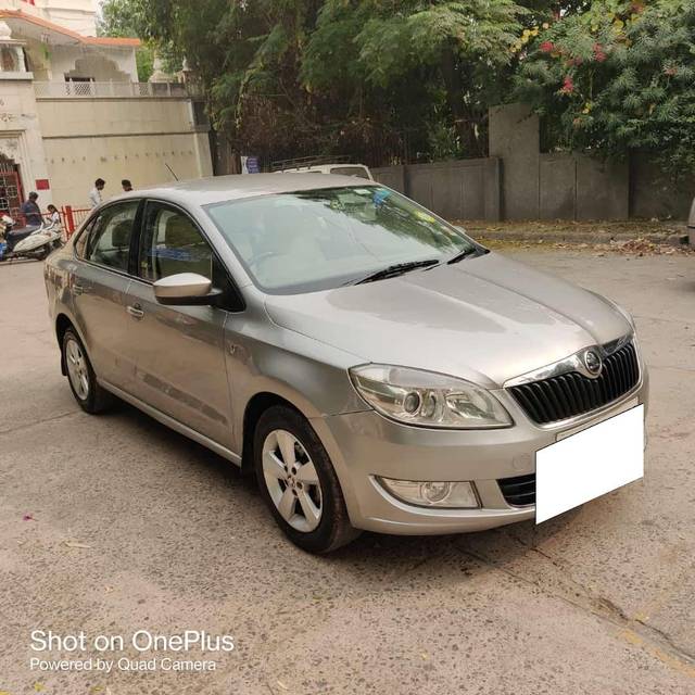 https://images10.gaadi.com/usedcar_image/3691457/original/processed_img2923293__used_car_2923293_1701091781.jpg?imwidth=6400