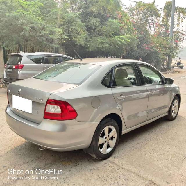 https://images10.gaadi.com/usedcar_image/3691457/original/processed_img2923293__used_car_2923293_1701091788.jpg?imwidth=6402