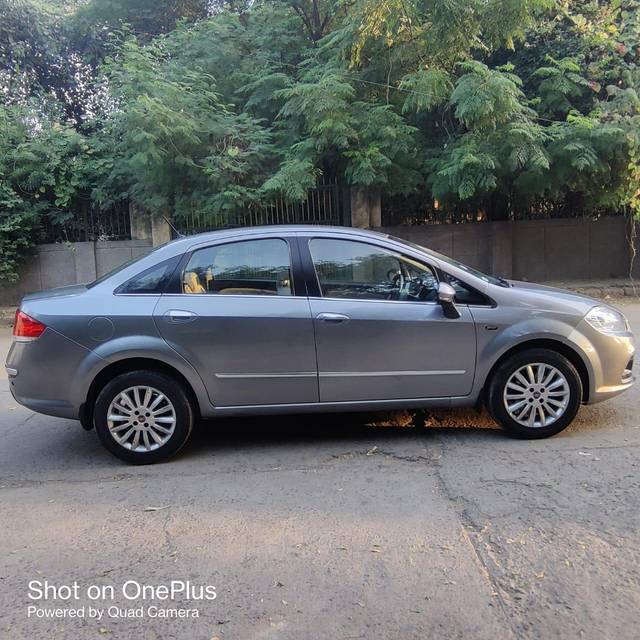 https://images10.gaadi.com/usedcar_image/3691483/original/processed_img2923310__used_car_2923310_1701092274.jpg?imwidth=6401