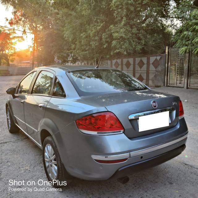 https://images10.gaadi.com/usedcar_image/3691483/original/processed_img2923310__used_car_2923310_1701092289.jpg?imwidth=6402