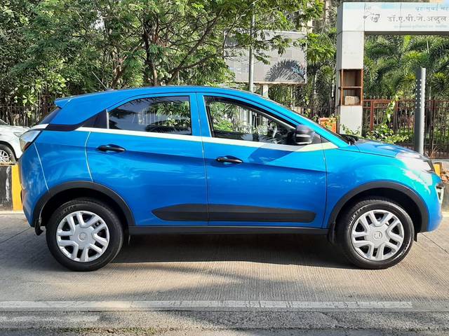 https://images10.gaadi.com/usedcar_image/3691487/original/processed_img2923313__used_car_2923313_1701436570.jpg?imwidth=6401