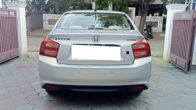 https://images10.gaadi.com/usedcar_image/3691491/original/processed_img2923314__usedcar_13_5701701092366_1701092417.jpeg?imwidth=6402