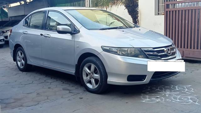 https://images10.gaadi.com/usedcar_image/3691491/original/processed_img2923314__usedcar_4_5701701092366_1701092398.jpeg?imwidth=6400