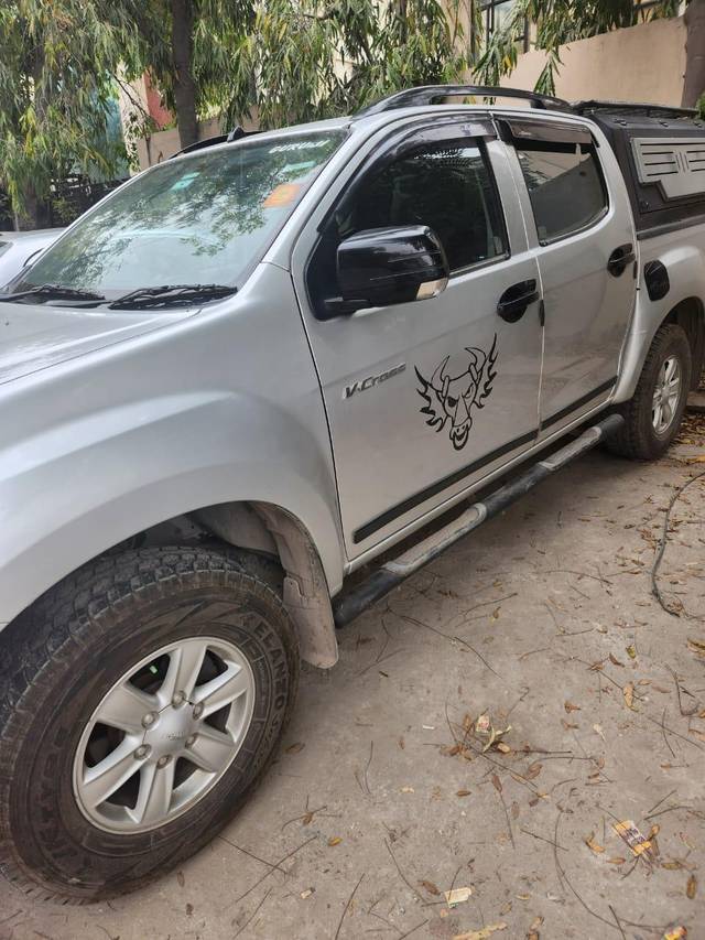 https://images10.gaadi.com/usedcar_image/3691494/original/processed_aeee51c2-d7ce-4a5c-a5b1-f2e9a0fd57ff.jpg?imwidth=6401