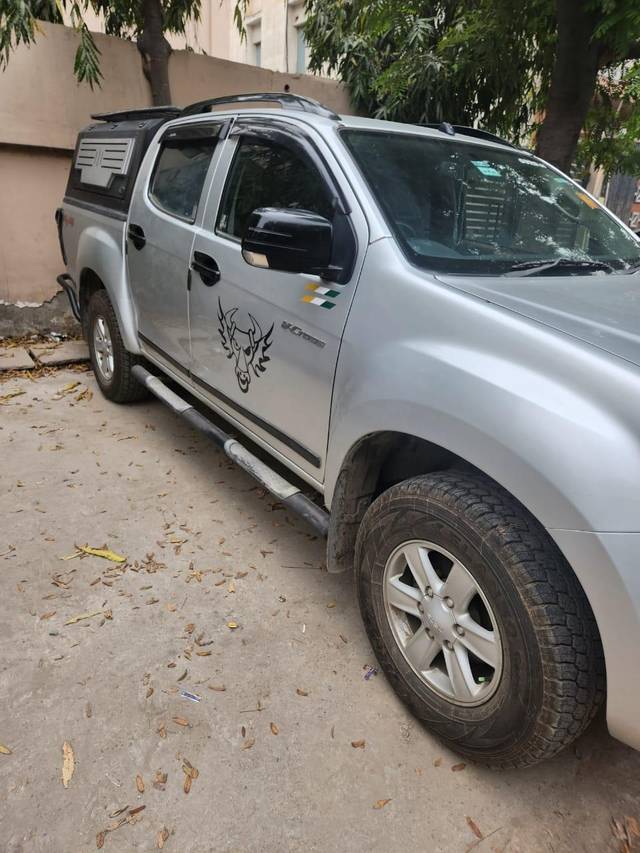 https://images10.gaadi.com/usedcar_image/3691494/original/processed_dc0d40b9-9105-4981-9394-21d0a7d04df7.jpg?imwidth=6402