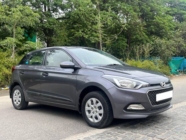 https://images10.gaadi.com/usedcar_image/3691500/original/processed_img2923317__usedcar_img_5977_28581701092461_1701092502.jpg?imwidth=6400