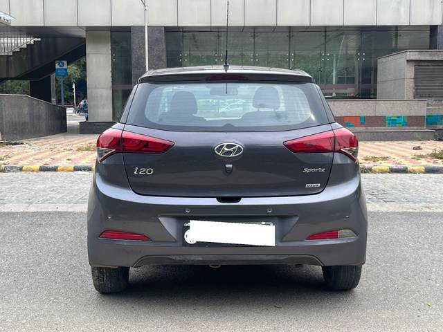 https://images10.gaadi.com/usedcar_image/3691500/original/processed_img2923317__usedcar_img_5980_28581701092461_1701092498.jpg?imwidth=6402