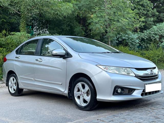 https://images10.gaadi.com/usedcar_image/3691504/original/processed_img2923319__usedcar_img_7546_28581701092786_1701092823.jpg?imwidth=6400