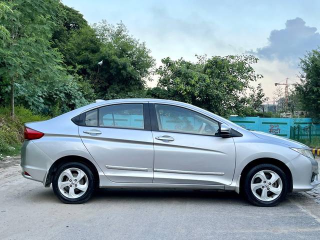 https://images10.gaadi.com/usedcar_image/3691504/original/processed_img2923319__usedcar_img_7547_28581701092786_1701092826.jpg?imwidth=6401