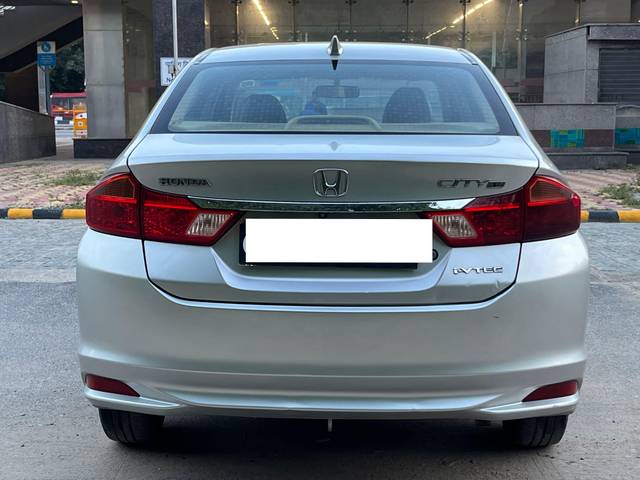 https://images10.gaadi.com/usedcar_image/3691504/original/processed_img2923319__usedcar_img_7551_28581701092786_1701092826.jpg?imwidth=6402