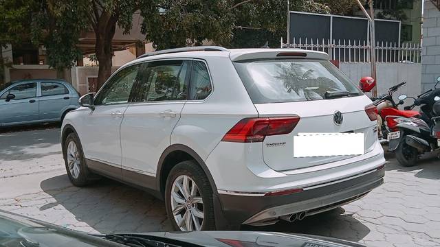 https://images10.gaadi.com/usedcar_image/3691531/original/processed_img2923330__usedcar_18_5701701093719_1701093775.jpeg?imwidth=6402