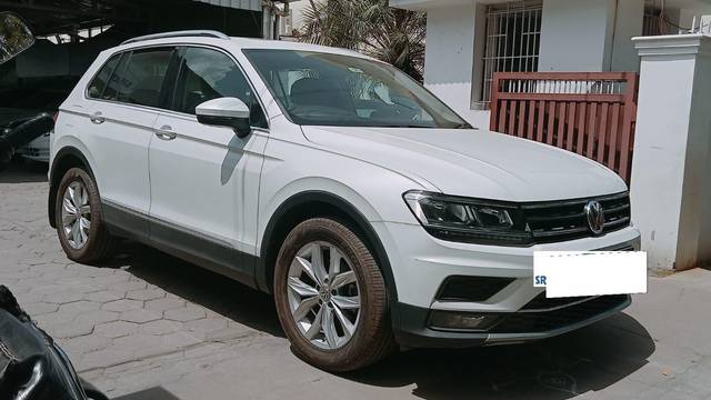 https://images10.gaadi.com/usedcar_image/3691531/original/processed_img2923330__usedcar_4_5701701093719_1701093785.jpeg?imwidth=6400