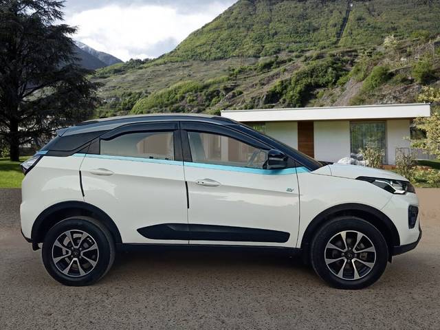 https://images10.gaadi.com/usedcar_image/3691635/original/img2923353__used_car_2923353_1701099411.jpg?imwidth=6401