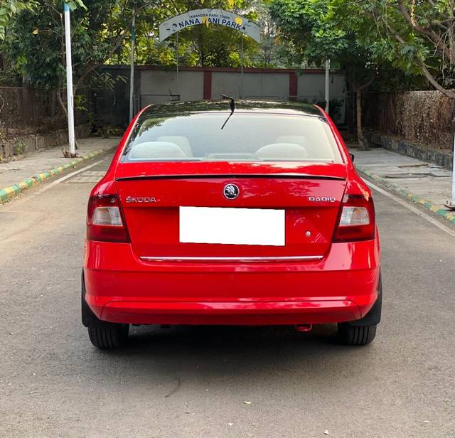 https://images10.gaadi.com/usedcar_image/3691651/original/processed_img2923356__used_car_2923356_1701100119.jpg?imwidth=6402