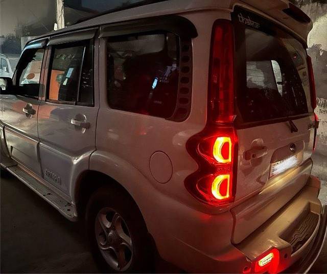 https://images10.gaadi.com/usedcar_image/3691699/original/processed_4f77c91b-a393-48d5-b3e6-f8406515d35f.jpeg?imwidth=6401