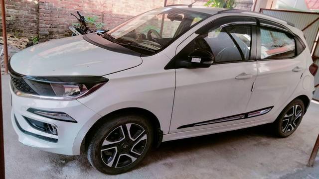 https://images10.gaadi.com/usedcar_image/3691705/original/processed_d3e6585b-5d80-4bb4-8ab6-ea485ce54f50.jpg?imwidth=6402