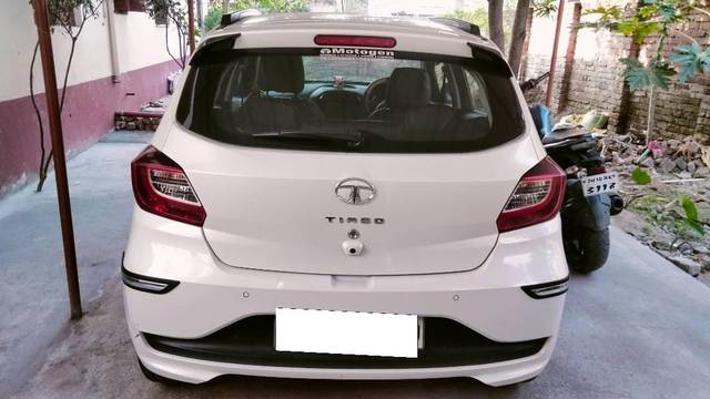 https://images10.gaadi.com/usedcar_image/3691705/original/processed_df830e58-81a1-4bc2-ada4-1a9f04abbd08.jpg?imwidth=6401