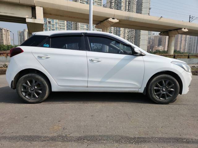https://images10.gaadi.com/usedcar_image/3691737/original/processed_img2923369__used_car_2923369_1701104824.jpg?imwidth=6401