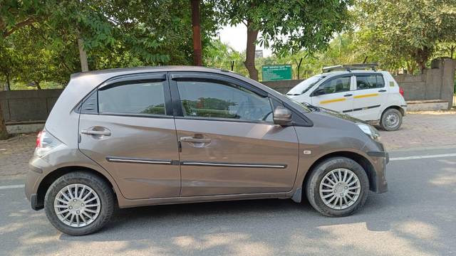 https://images10.gaadi.com/usedcar_image/3691739/original/processed_img2923370__used_car_2923370_1701105067.jpg?imwidth=6401