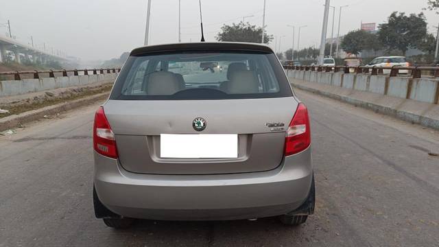 https://images10.gaadi.com/usedcar_image/3691746/original/processed_img2923371__used_car_2923371_1701105336.jpg?imwidth=6401