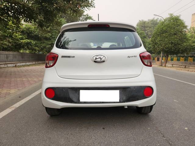 https://images10.gaadi.com/usedcar_image/3691773/original/processed_img2923388__used_car_2923388_1701106248.jpg?imwidth=6402